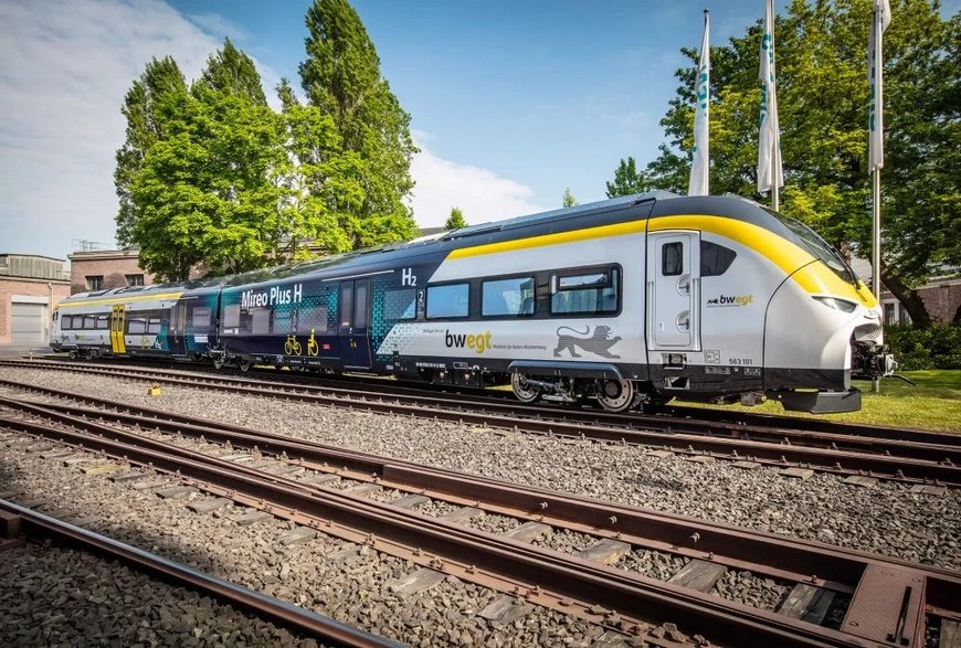 Premiere: Deutsche Bahn and Siemens Mobility present new hydrogen train and hydrogen storage tank trailer
